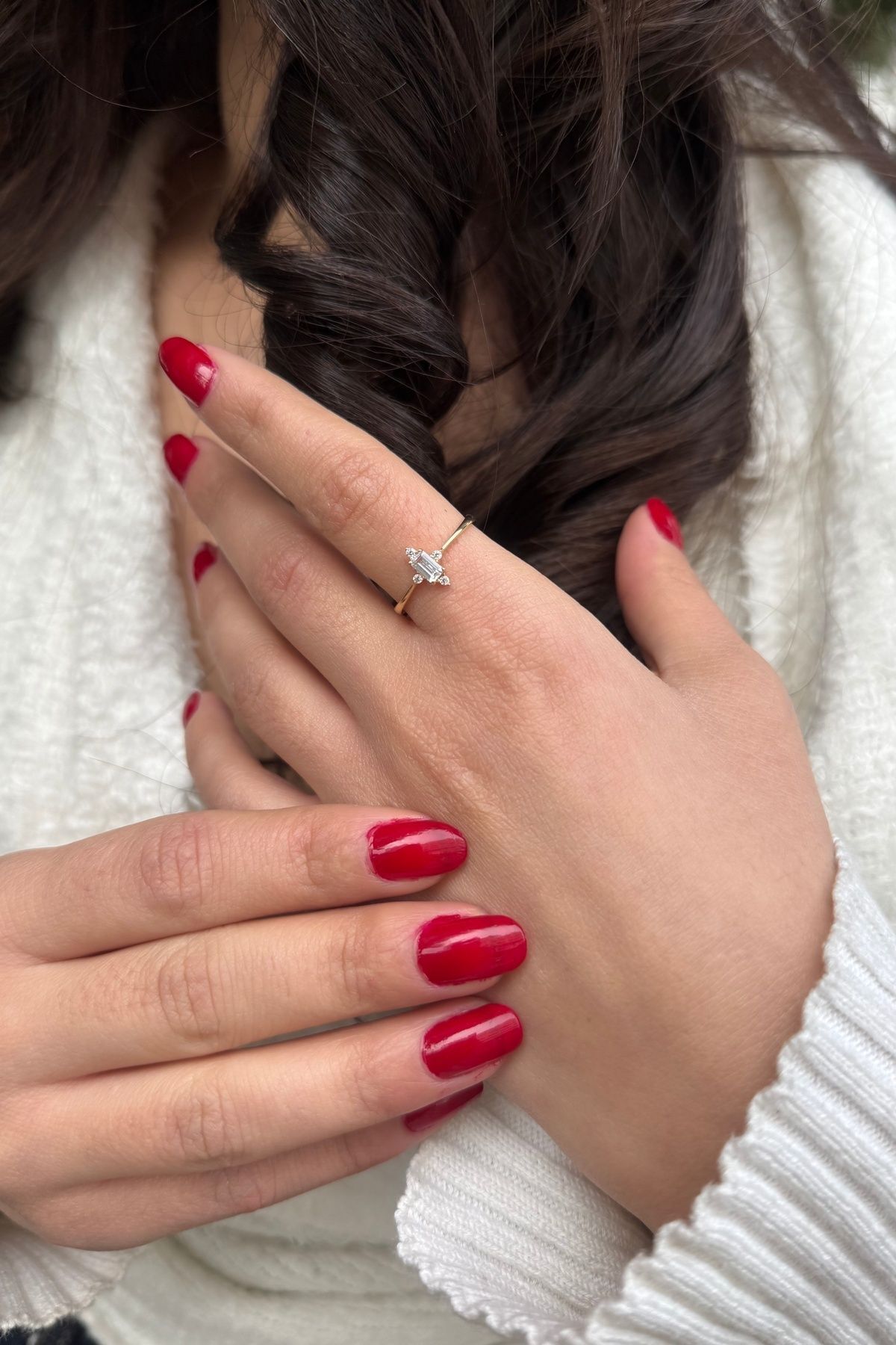 14 AYAR BAGET TAŞLI ALTIN YÜZÜK