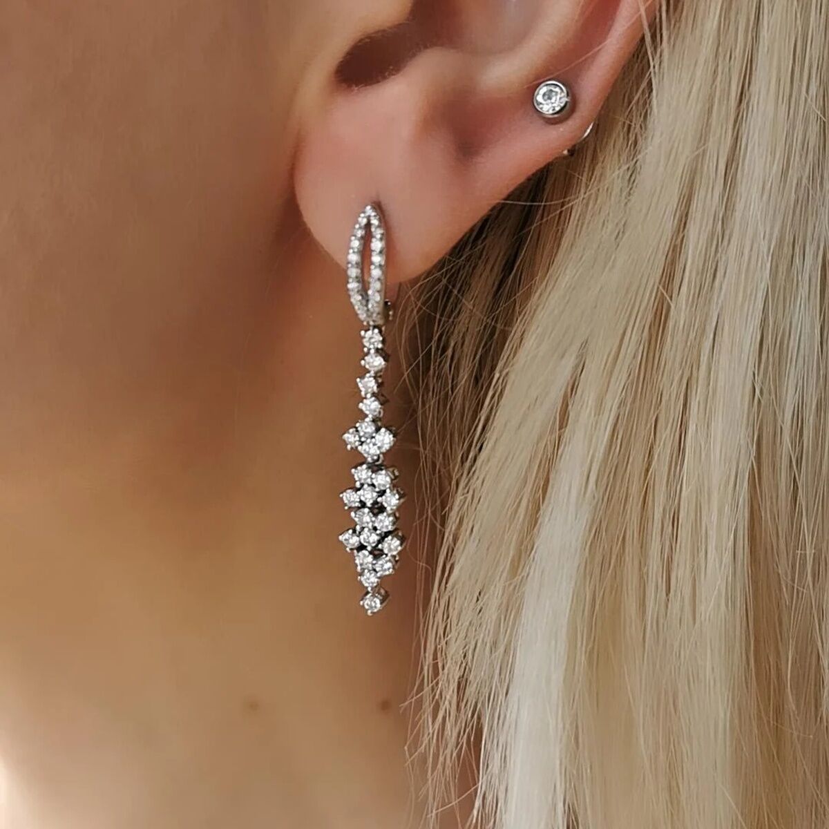 14 AYAR 1,47 CT G RENGİ FANTAZİ MODEL ROUND YUVARLAK TAŞLI PIRLANTA KÜPE