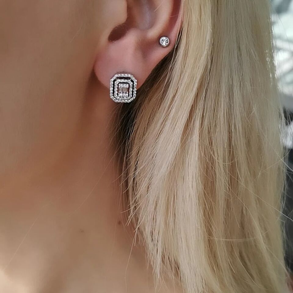 14 AYAR 0,55 CT F RENGİ BAGET TAŞLI PIRLANTA KÜPE