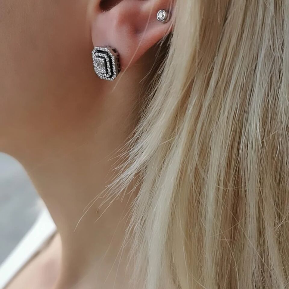 14 AYAR 0,55 CT F RENGİ BAGET TAŞLI PIRLANTA KÜPE