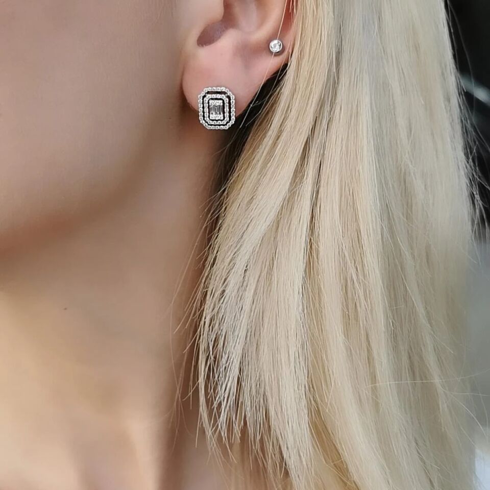 14 AYAR 0,55 CT F RENGİ BAGET TAŞLI PIRLANTA KÜPE